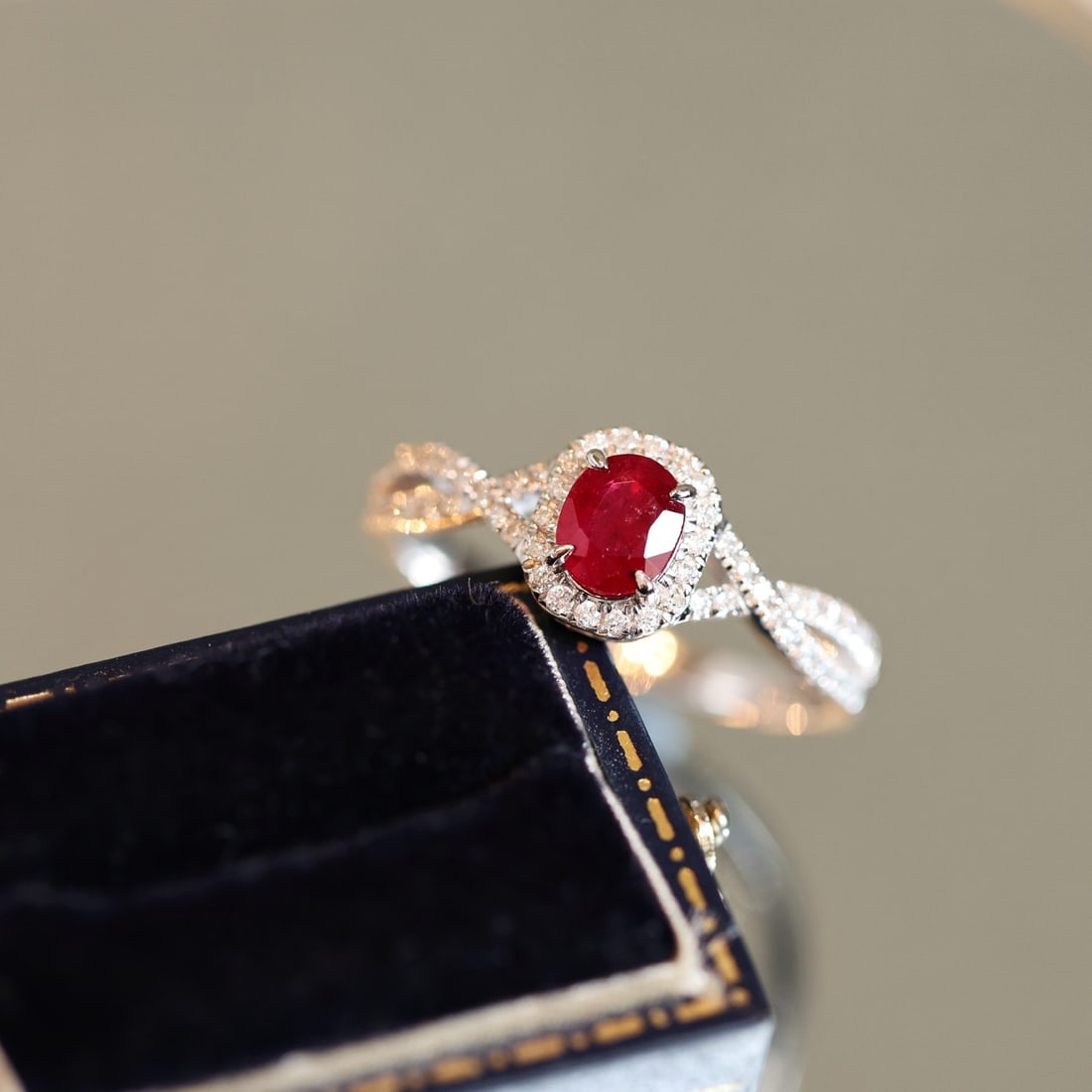 14k Gold 0.87 Ctw Vivid Red Natural Ruby & Diamond Ring - 4