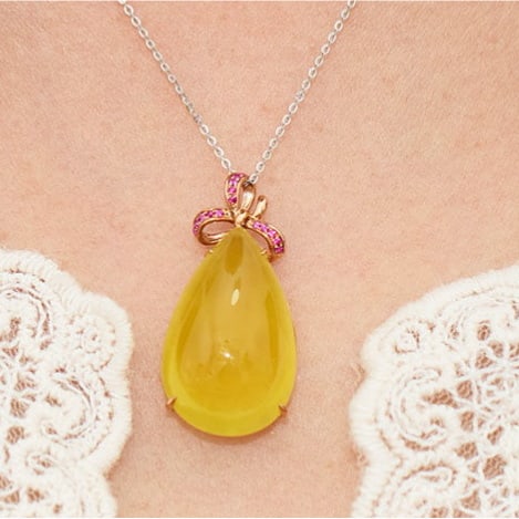 14k Gold 25.08 Ct Natural Prehnite & Ruby Pendant( Without Chain ): Ref:231114239 // gold content:14k gold // main gemstone:prehnite // shape:pear // carat weight:25. 08ct // color:yellow // treatment:natural // // adjacent gemstone 2 : ruby // shape:round //