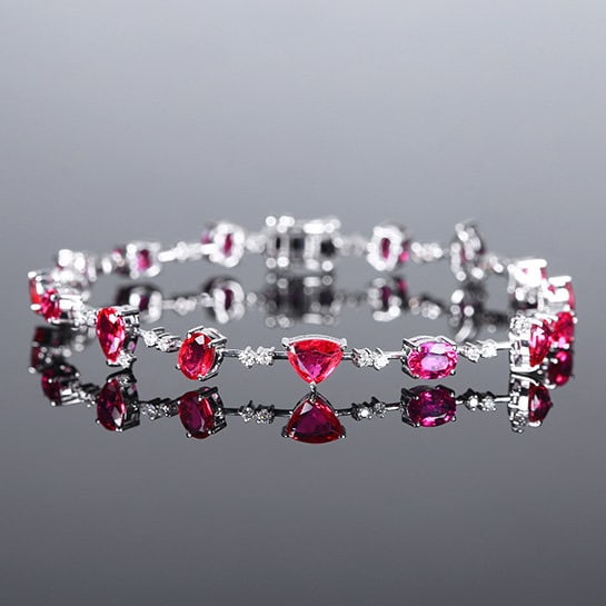14k Gold 5.18 Ctw Natural Ruby & Diamond Bracelet: Ref:231114240 // gold content:14k gold // main gemstone:ruby // shape:multiple // carat weight:4. 80ct // color:red // treatment:natural // // adjacent gemstone 2 : diamond // number of stones:35 //