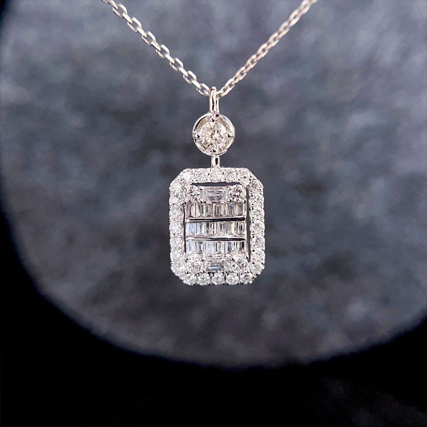14k Gold 0.5 Ct Natural H Diamond Necklace: Ref:231114264 // gold content:14k gold // main gemstone:diamond // shape:multiple // carat weight:0. 5ct // clarity grade:vs-si // color:h // treatment:natural // Condition: New Low Estimate: 2900.00