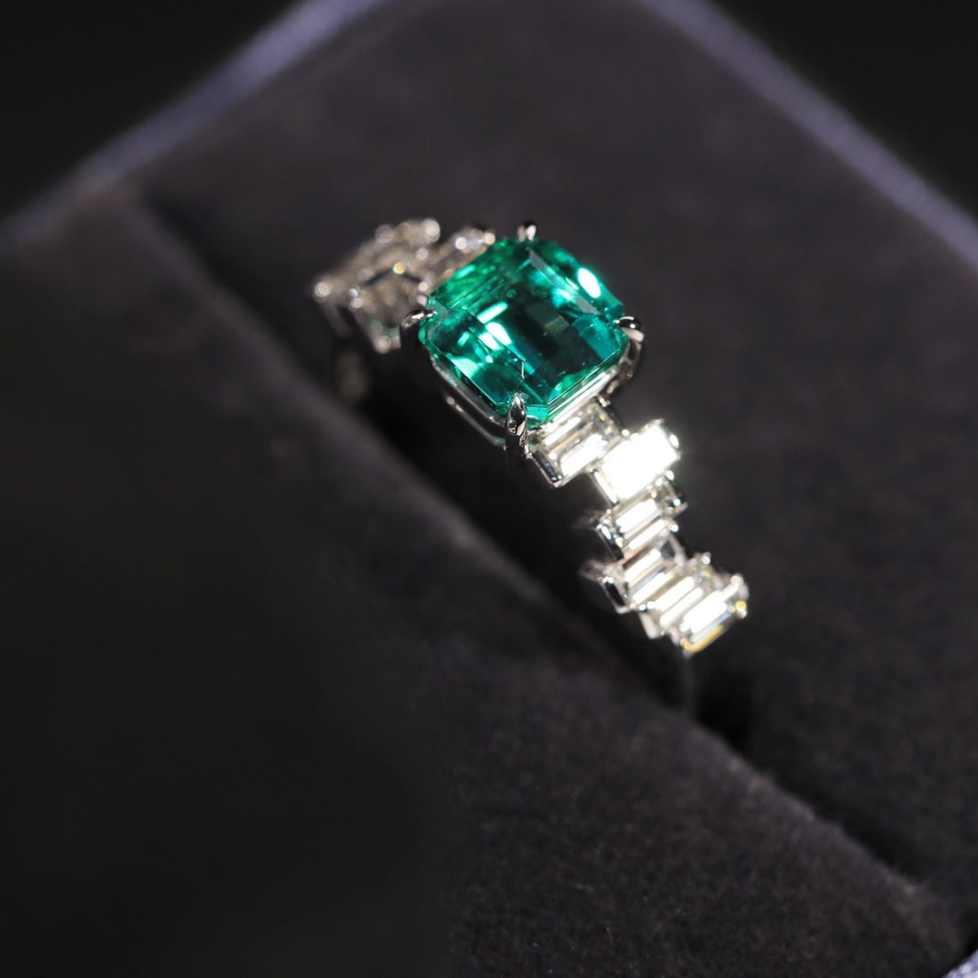 14k Gold 1.61 Ctw Natural Emerald & Diamond Ring: Ref:231114273 // gold content:14k gold // ring size:7. 25us // // main gemstone:emerald // shape:octagonal // carat weight:1. 11ct // color:green // treatment:natural // // adjacent gemstone 2 :