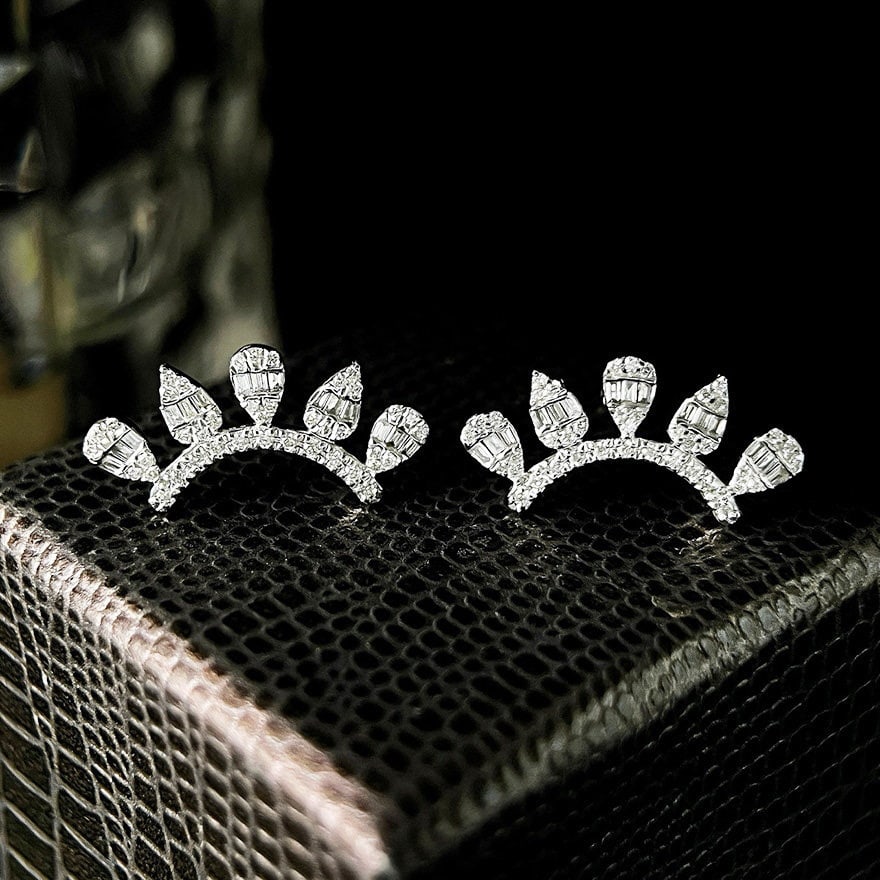 14k Gold 0.40 Ct Natural H Diamond Earrings: Ref:231114293 // gold content:14k gold // main gemstone:diamond // shape:multiple // carat weight:0. 40ct // clarity grade:vs-si // color:h // treatment:natural // Condition: New Low Estimate:
