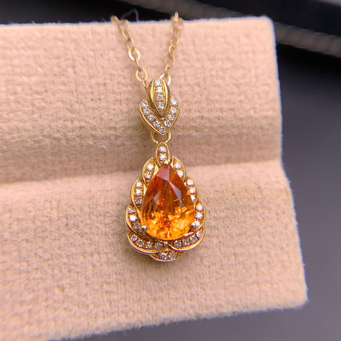 14k Gold 1.4 Ct Natural Spessartine & Diamond Pendant( Without Chain ): Ref:231114299 // gold content:14k gold // main gemstone:spessartine // shape:pear // carat weight:1. 4ct // color:orange // treatment:natural // // adjacent gemstone 2 : diamond // shape:round // clar