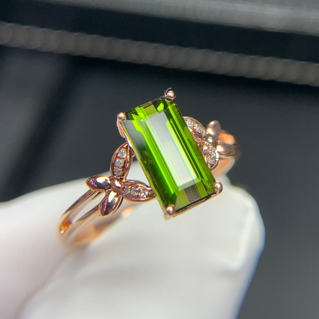 14k Gold 1.96 Ct Natural Tourmaline & Diamond Ring: Ref:231114305 // gold content:14k gold // ring size:7. 25us // // main gemstone:tourmaline // shape:octagonal // carat weight:1. 96ct // color:green // treatment:natural // // adjacent gemstone 2 :