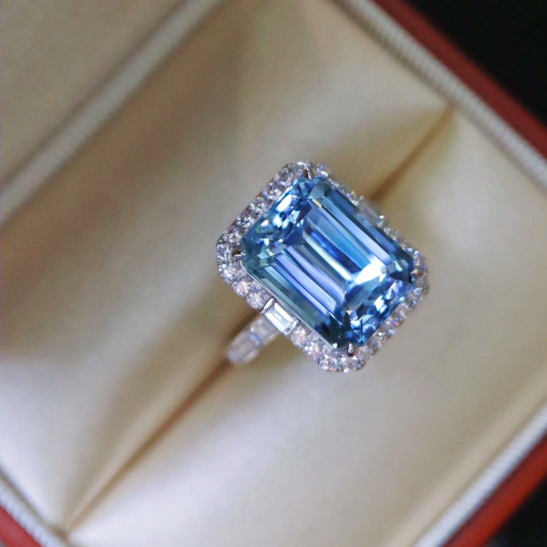 14k Gold 7.09 Ctw Natural Aquamarine & Diamond Ring: Ref:231114311 // gold content:14k gold // ring size:7. 25us // // main gemstone:aquamarine // shape:octagonal // carat weight:6. 50ct // color:santa maria color // treatment:natural // // adjacent gem