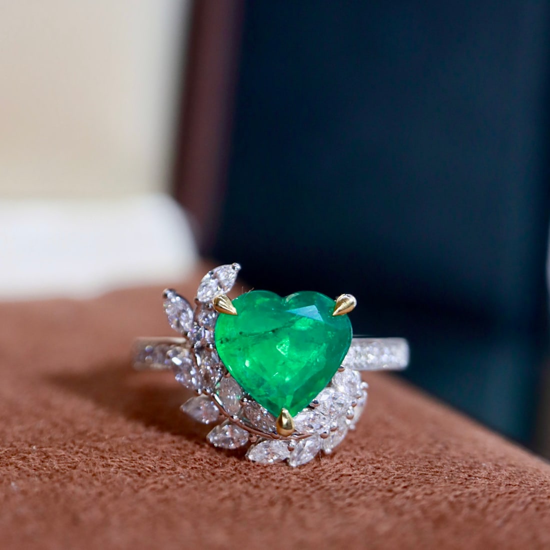 14k Gold 1.97 Ctw Natural Emerald & Diamond Ring: Ref:231114317 // gold content:14k gold // ring size:7. 25us // // main gemstone:emerald // shape:heart // carat weight:1. 50ct // color:green // treatment:natural // // adjacent gemstone 2 : diamond