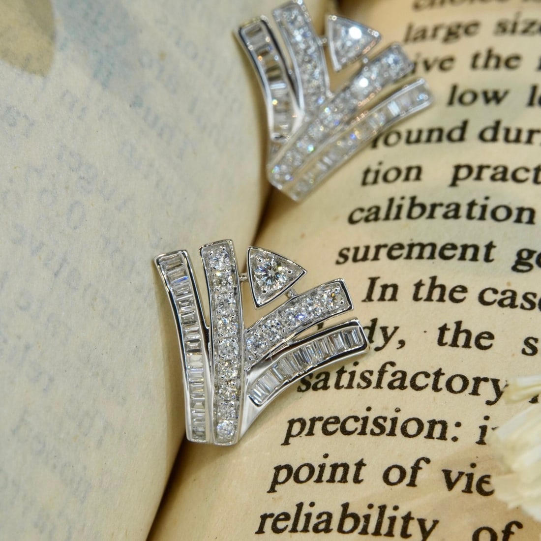 14k Gold 0.68 Ct Natural H Diamond Earrings - 4