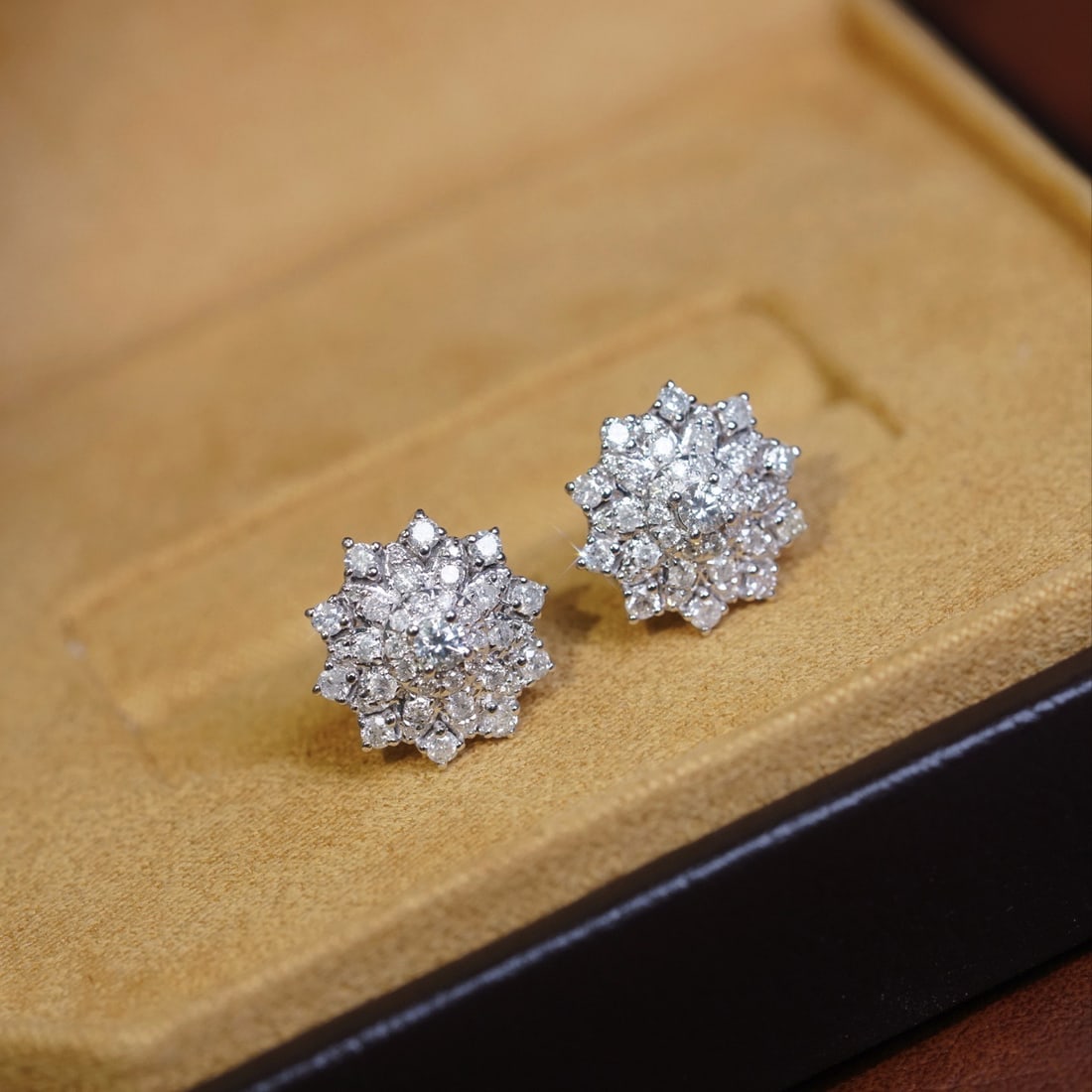 14k Gold 0.86 Ct Natural H Diamond Earrings - 3