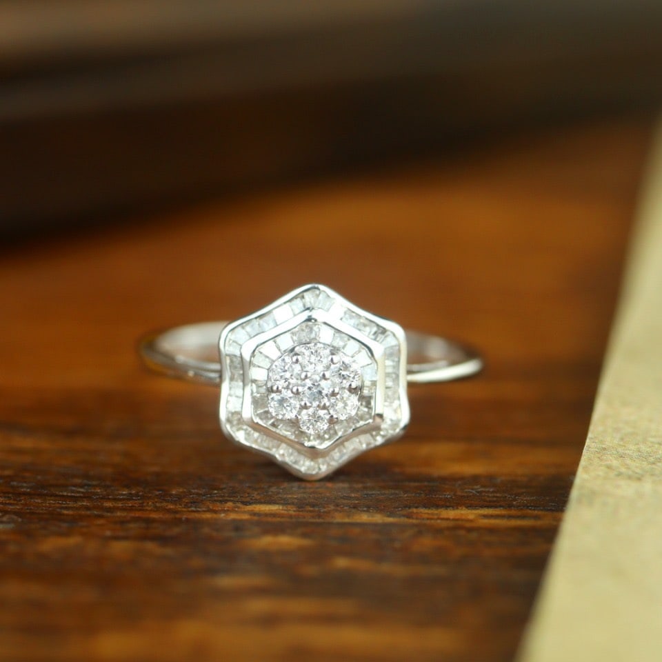 14k Gold 0.5 Ct Natural H Diamond Ring: Ref:231114342 // gold content:14k gold // ring size:7. 25us // // main gemstone:diamond // shape:multiple // carat weight:0. 5ct // clarity grade:vs-si // color:h // treatment:natural // Condition: