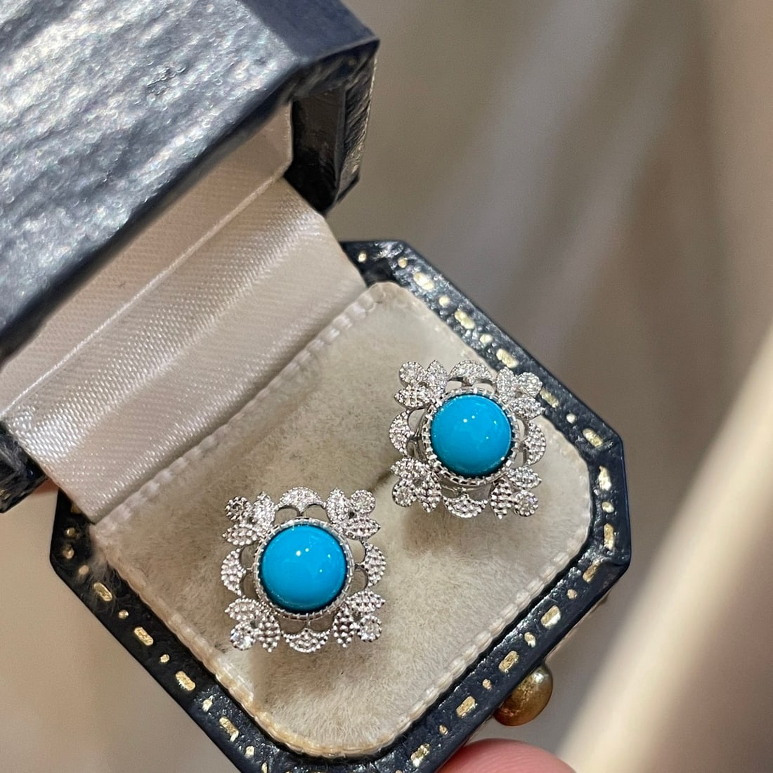 14k Gold 1.2 Ct Natural Blue Turquoise & Diamond Earrings: Ref:231114346 // gold content:14k gold // main gemstone:blue turquoise // shape:round // carat weight:1. 2ct // color:blue // treatment:natural // cut grade:g // // adjacent gemstone 2 : diamond //