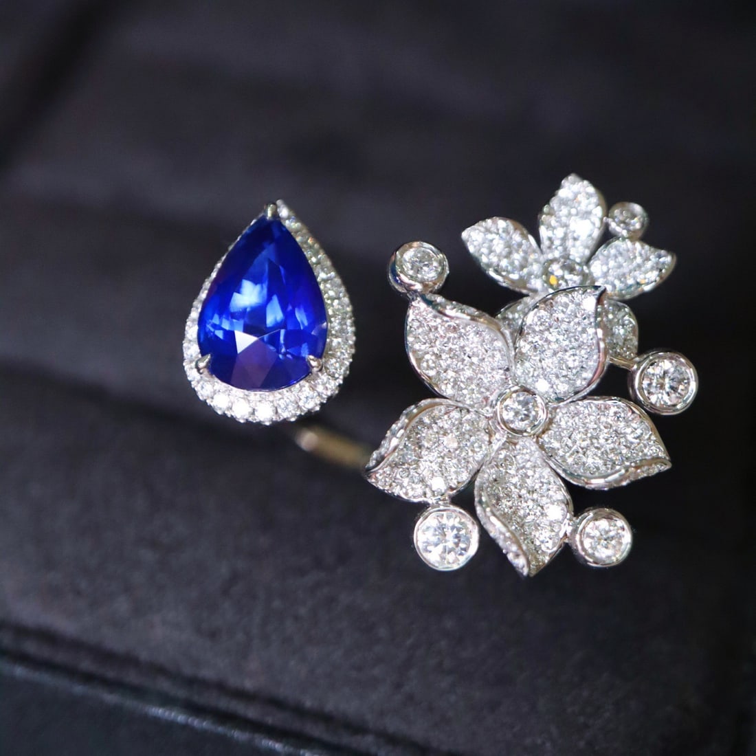 14k Gold 3.10 Ctw Natural Sapphire & Diamond Ring: Ref:231114349 // gold content:14k gold // ring size:7. 25us // // main gemstone:sapphire // shape:pear // carat weight:2. 09ct // color:royal blue // treatment:natural // // adjacent gemstone 2 :