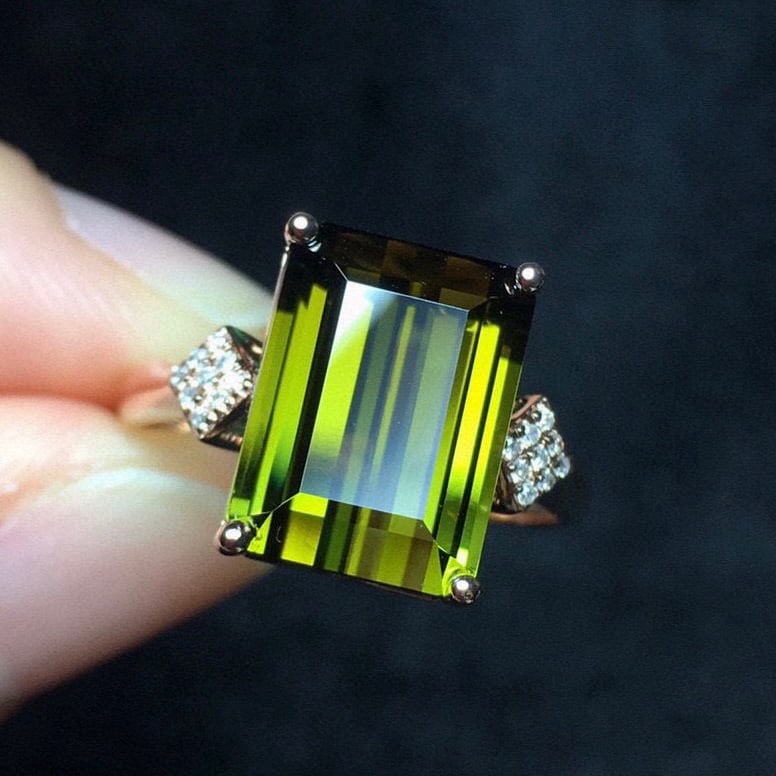 14k Gold 6 Ct Natural Tourmaline & Diamond Ring: Ref:231114359 // gold content:14k gold // ring size:7. 25us // // main gemstone:tourmaline // shape:octagonal // carat weight:6ct // color:green // treatment:natural // // adjacent gemstone 2 :