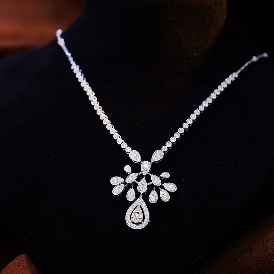 14k Gold 1.10 Ct Natural H Diamond Necklace: Ref:231114362 // gold content:14k gold // main gemstone:diamond // shape:multiple // carat weight:1. 10ct // clarity grade:vs-si // color:h // treatment:natural // Condition: New Low Estimate: