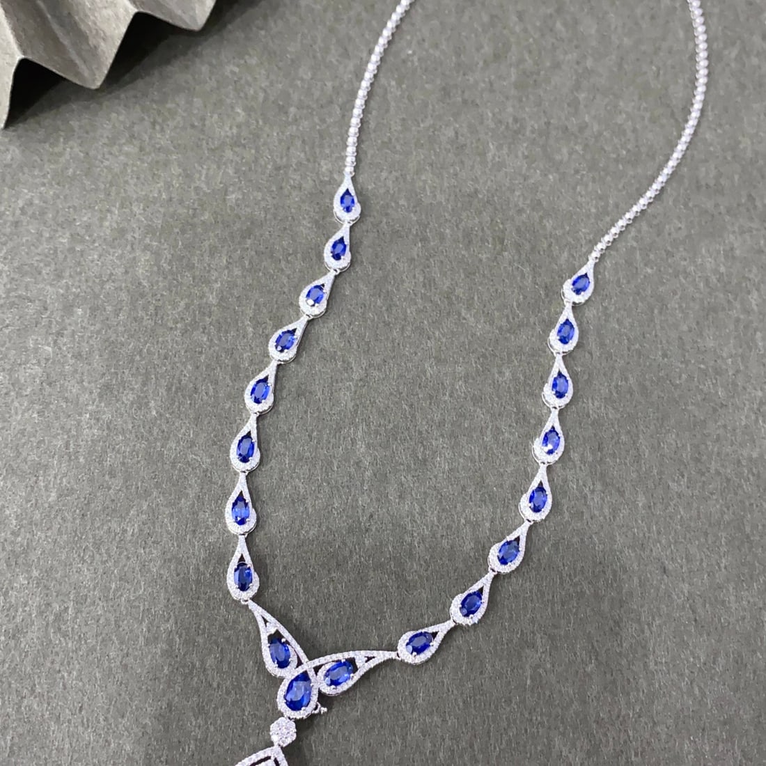 14k Gold 9.11 Ctw Natural Sapphire & Diamond Necklace: Ref:231114370 // gold content:14k gold // main gemstone:sapphire // shape:multiple // carat weight:7. 52ct // color:blue // treatment:natural // // adjacent gemstone 2 : diamond // shape:round //