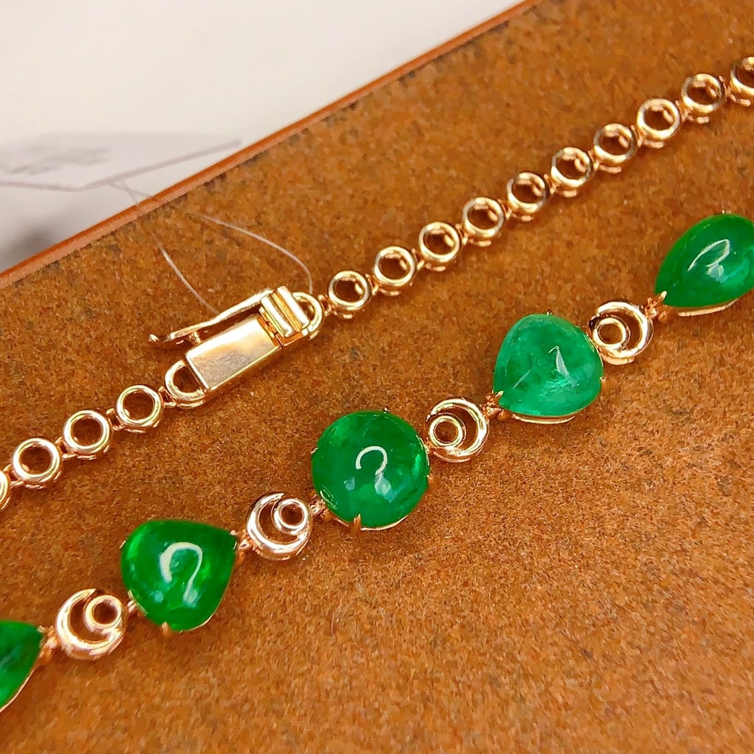 14k Gold 7.5 Ct Natural Emerald Bracelet - 4