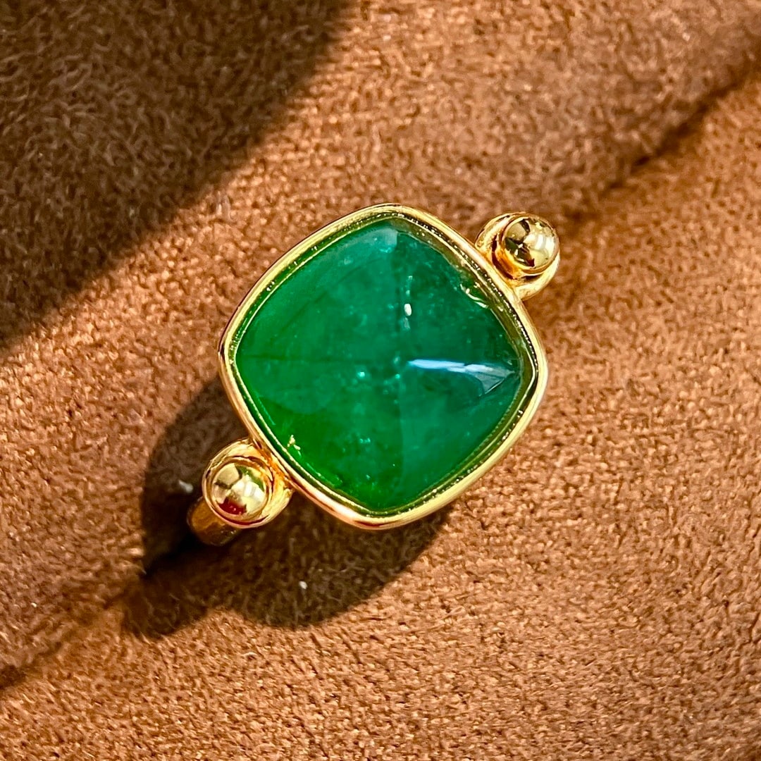 14k Gold 6.51 Ct Natural Emerald Ring: Ref:231114372 // gold content:14k gold // ring size:7. 25us // // main gemstone:emerald // shape:sugar-loaf // carat weight:6. 51ct // color:green // treatment:natural // Condition: New Low Estimate: