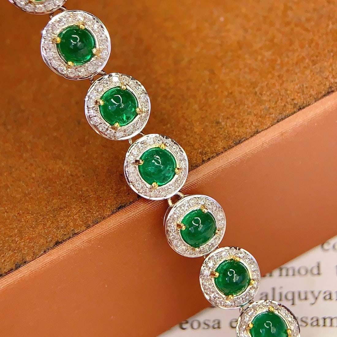 14k Gold 4.6 Ct Vivid Green Natural Emerald & Diamond Bracelet: Ref:231114375 // gold content:14k gold // main gemstone:emerald // shape:round // carat weight:4. 6ct // color:vivid green // treatment:natural // cut grade:g // // adjacent gemstone 2 : diamond //