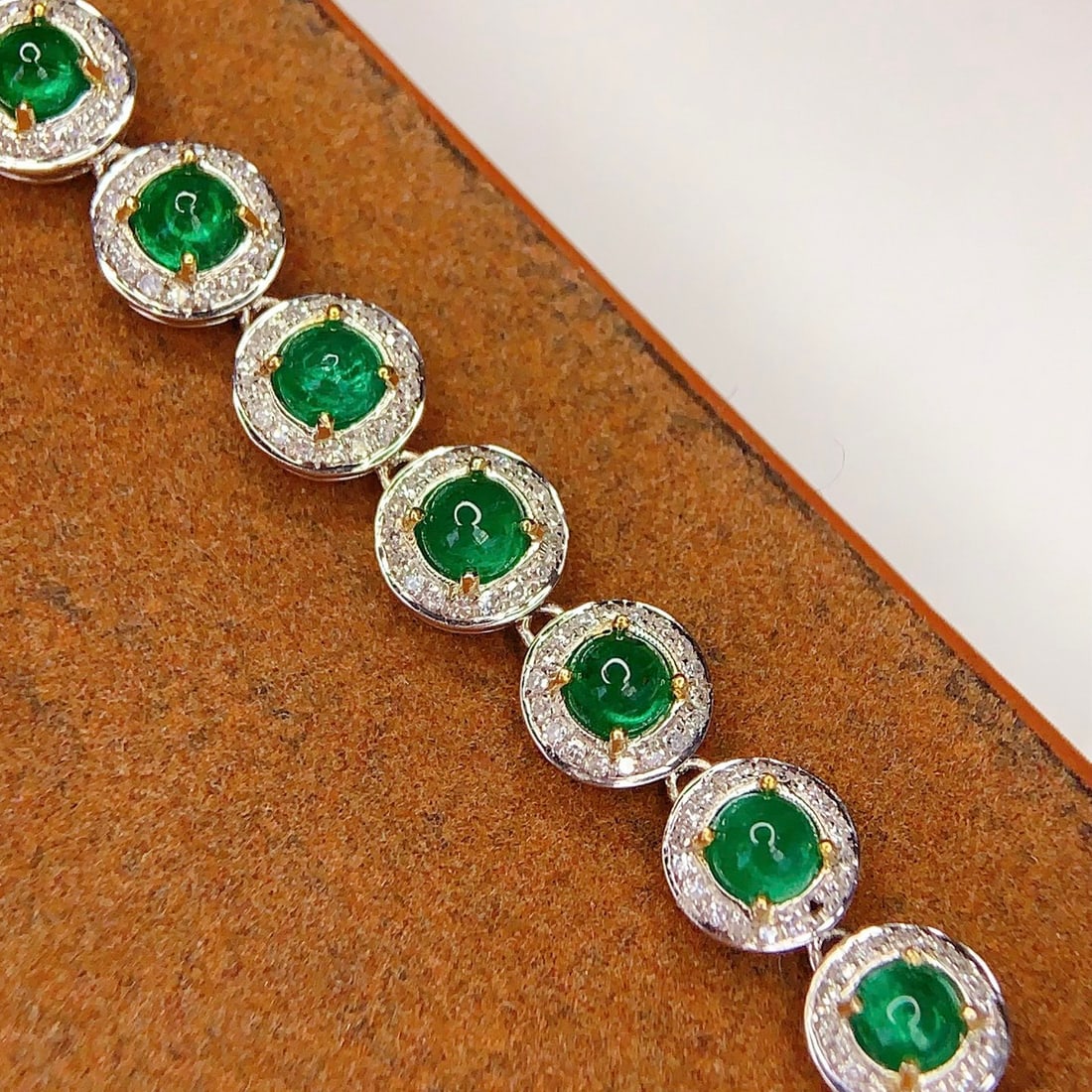 14k Gold 4.6 Ct Vivid Green Natural Emerald & Diamond Bracelet - 3