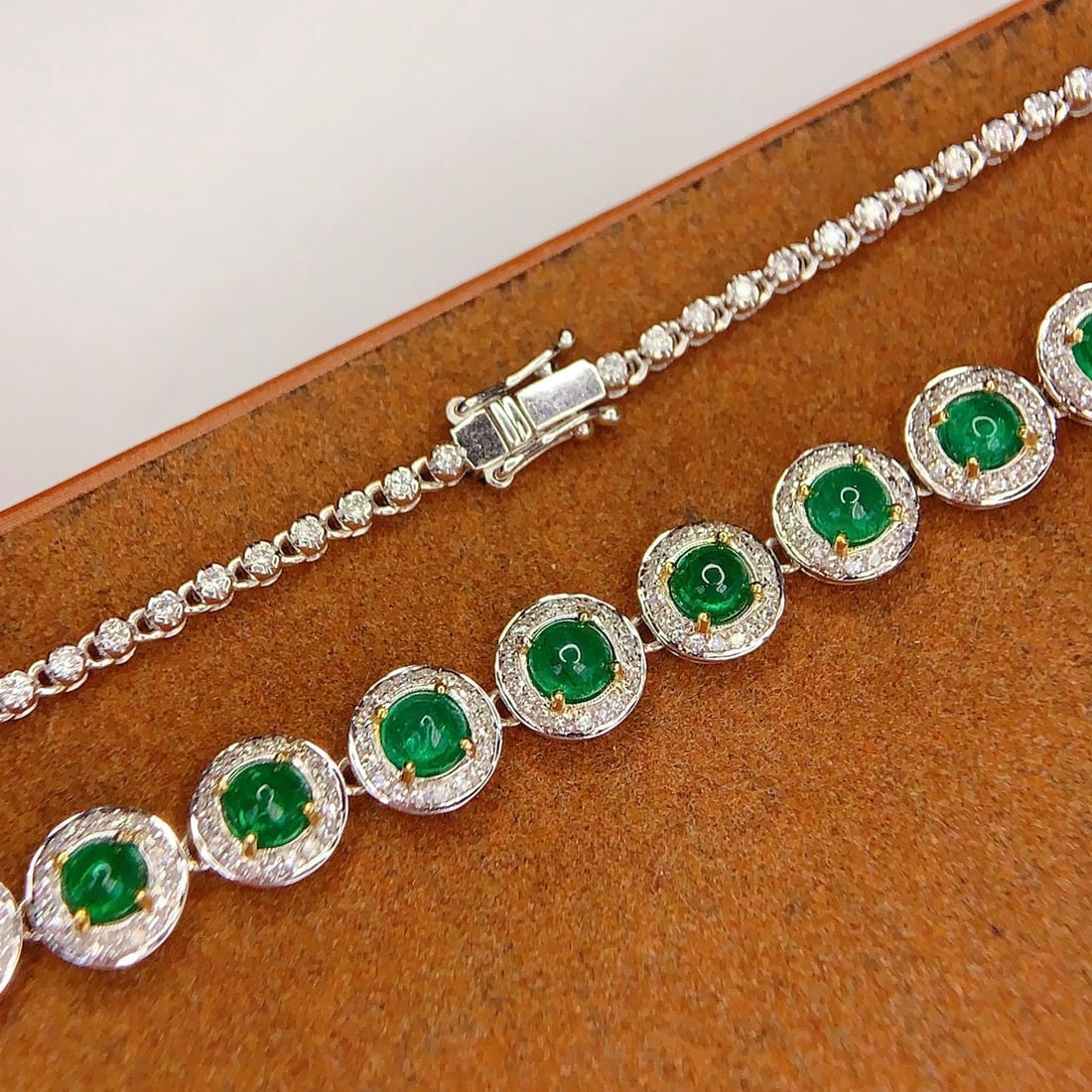 14k Gold 4.6 Ct Vivid Green Natural Emerald & Diamond Bracelet - 4