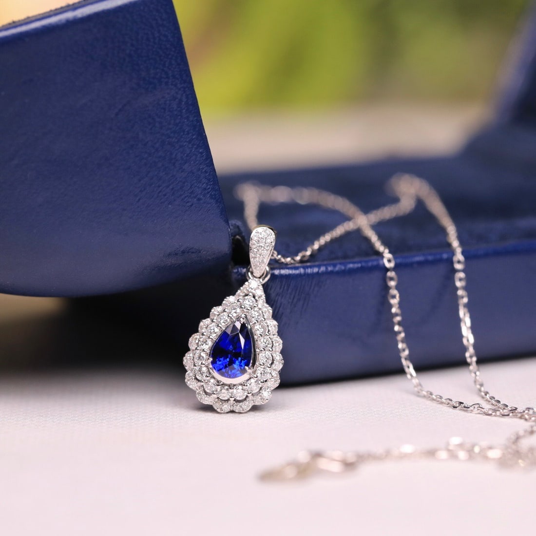 14k Gold 0.64 Ct Natural Sapphire & Diamond Necklace: Ref:231114387 // gold content:14k gold // main gemstone:sapphire // shape:pear // carat weight:0. 64ct // color:blue // treatment:natural // // adjacent gemstone 2 : diamond // shape:round // clarity