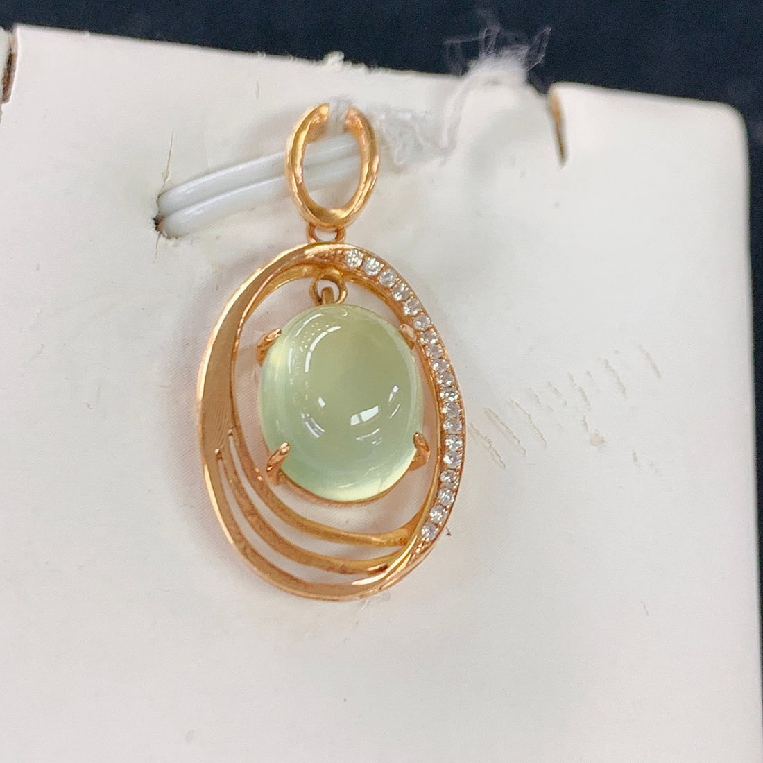 14k Gold 3.80 Ctw Natural Prehnite & Diamond Pendant( Without Chain ): Ref:231114399 // gold content:14k gold // main gemstone:prehnite // shape:oval // carat weight:3. 75ct // color:green // treatment:natural // // adjacent gemstone 2 : diamond // number of stones:19