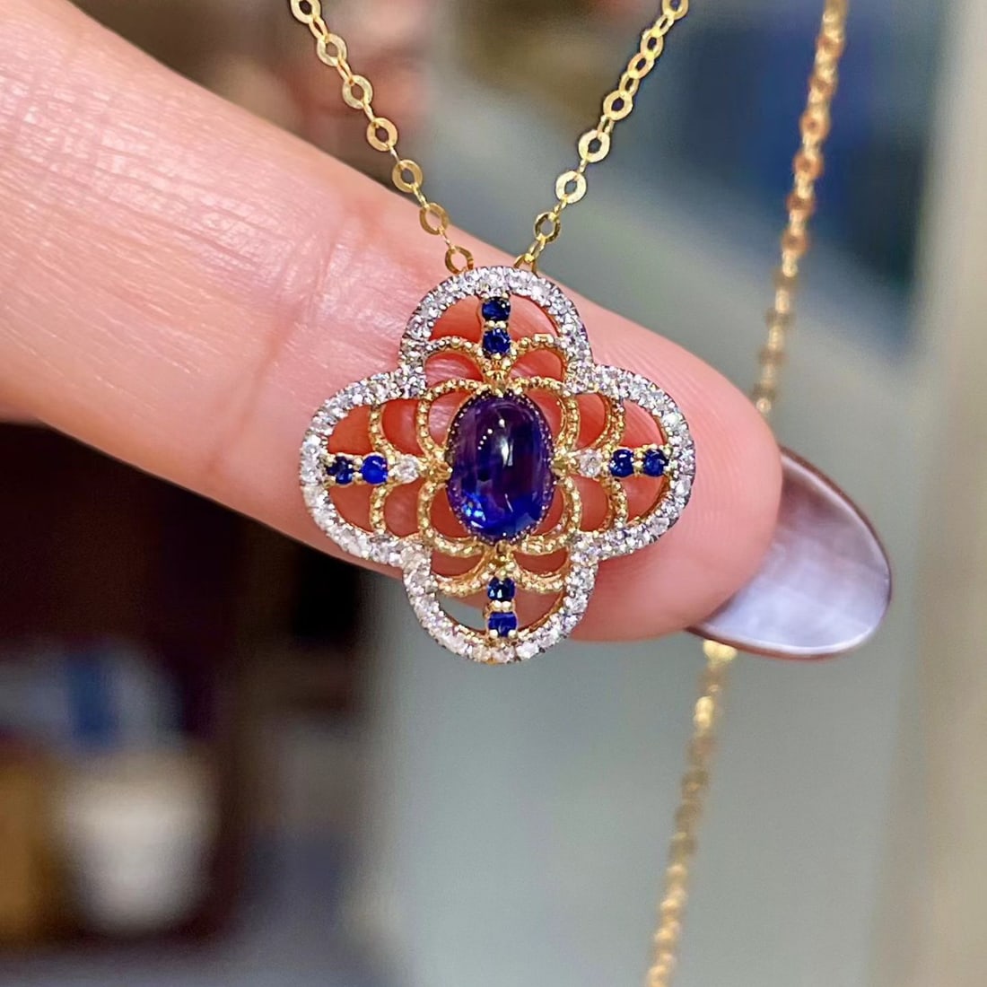 14k Gold 0.83 Ctw Natural Sapphire & Diamond Pendant( Without Chain ): Ref:231114403 // gold content:14k gold // main gemstone:sapphire // shape:oval // carat weight:0. 68ct // color:blue // treatment:natural // // adjacent gemstone 2 : diamond // shape:round // carat