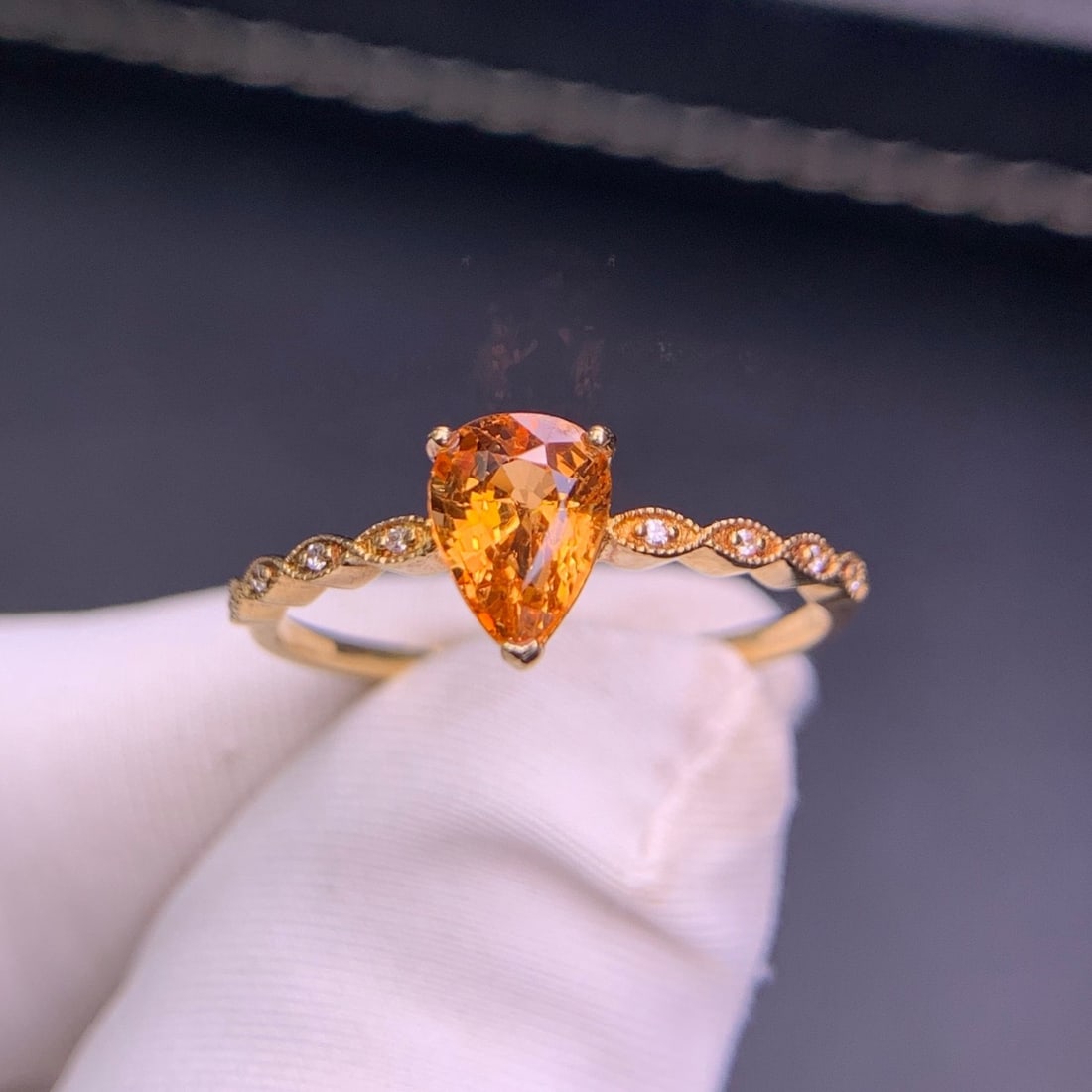 14k Gold 1.05 Ct Natural Spessartine & Diamond Ring: Ref:231114408 // gold content:14k gold // ring size:7. 25us // // main gemstone:spessartine // shape:pear // carat weight:1. 05ct // color:orange // treatment:natural // // adjacent gemstone 2 :