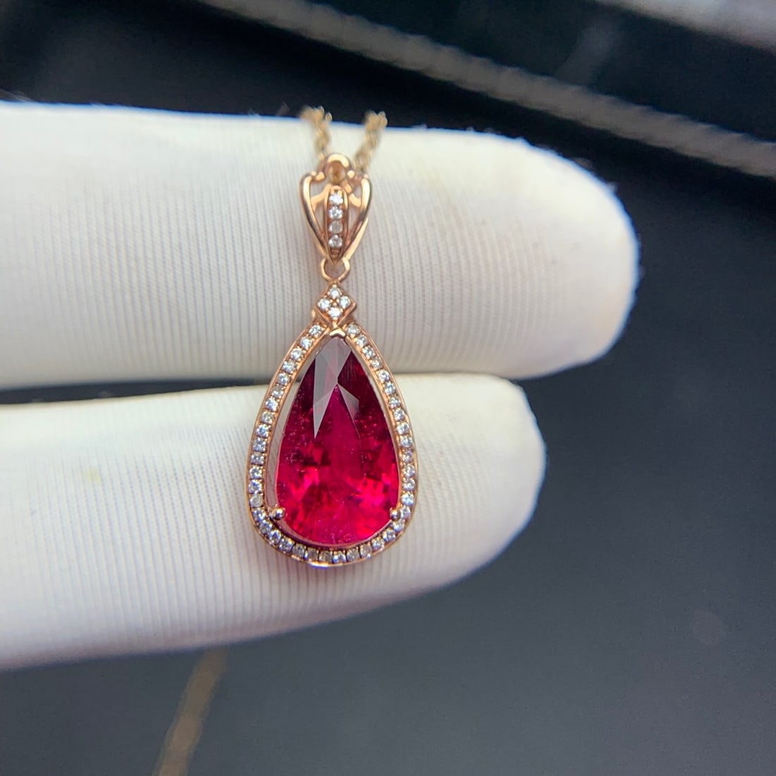 14k Gold 3.3 Ct Natural Tourmaline & Diamond Pendant( Without Chain ): Ref:231114412 // gold content:14k gold // main gemstone:tourmaline // shape:pear // carat weight:3. 3ct // color:red // treatment:natural // // adjacent gemstone 2 : diamond // shape:round // clarity