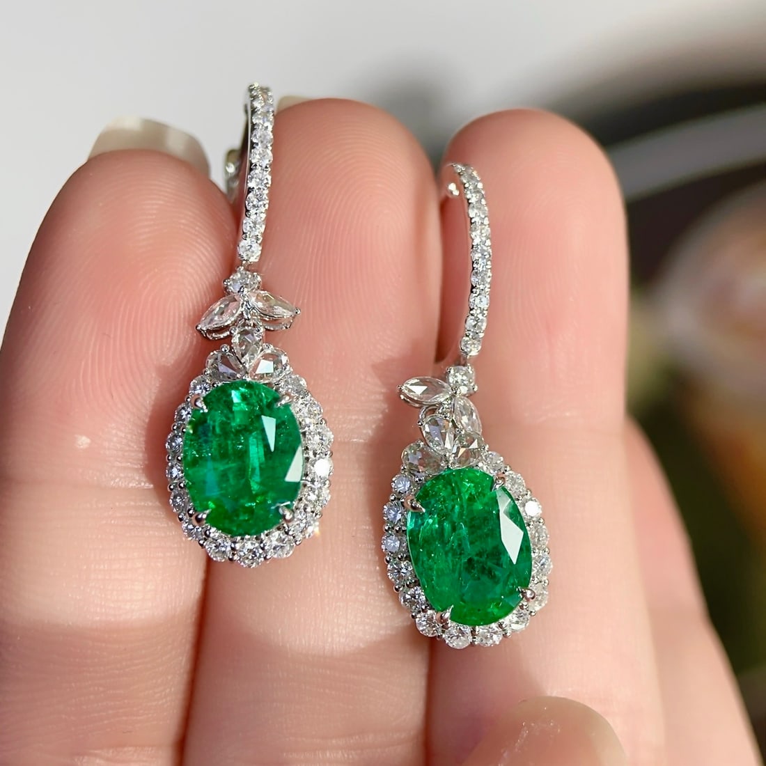 14k Gold 5.65 Ctw Vivid Green Natural Emerald & Diamond Earrings: Ref:231114429 // gold content:14k gold // main gemstone:emerald // shape:oval // carat weight:4. 43ct // color:vivid green // treatment:natural // // adjacent gemstone 2 : diamond // shape:multiple //