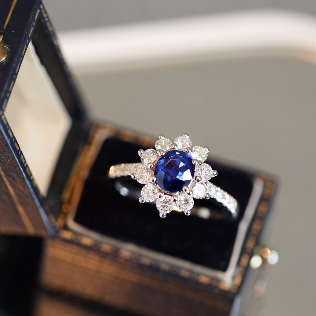 14k Gold 1.92 Ctw Natural Sapphire & Diamond Ring: Ref:231114431 // gold content:14k gold // ring size:7. 25us // // main gemstone:sapphire // shape:oval // carat weight:1. 02ct // color:blue // treatment:natural // // adjacent gemstone 2 : diamond
