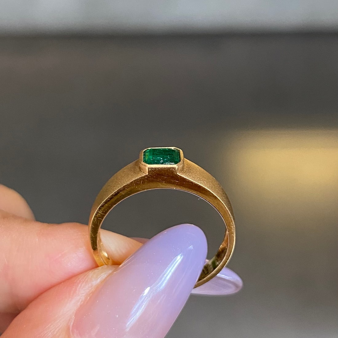 14k Gold 0.43 Ct Vivid Green Natural Emerald Ring - 4