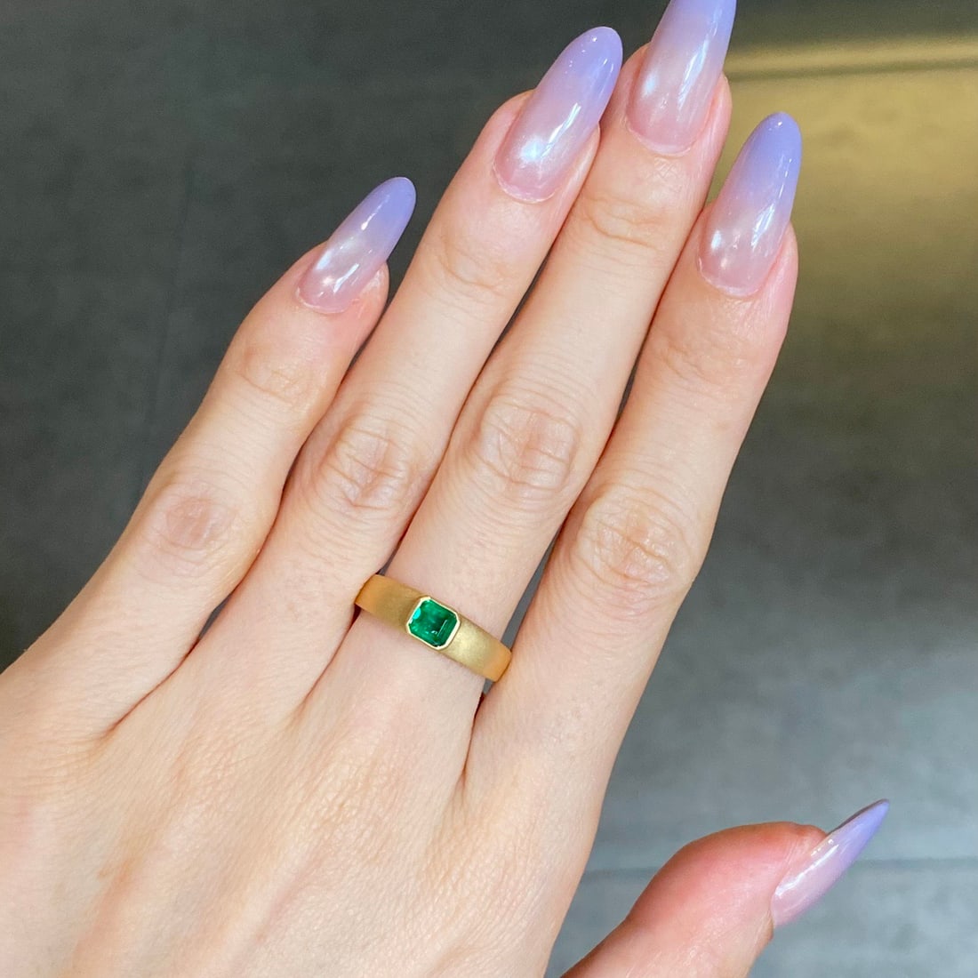 14k Gold 0.43 Ct Vivid Green Natural Emerald Ring - 6