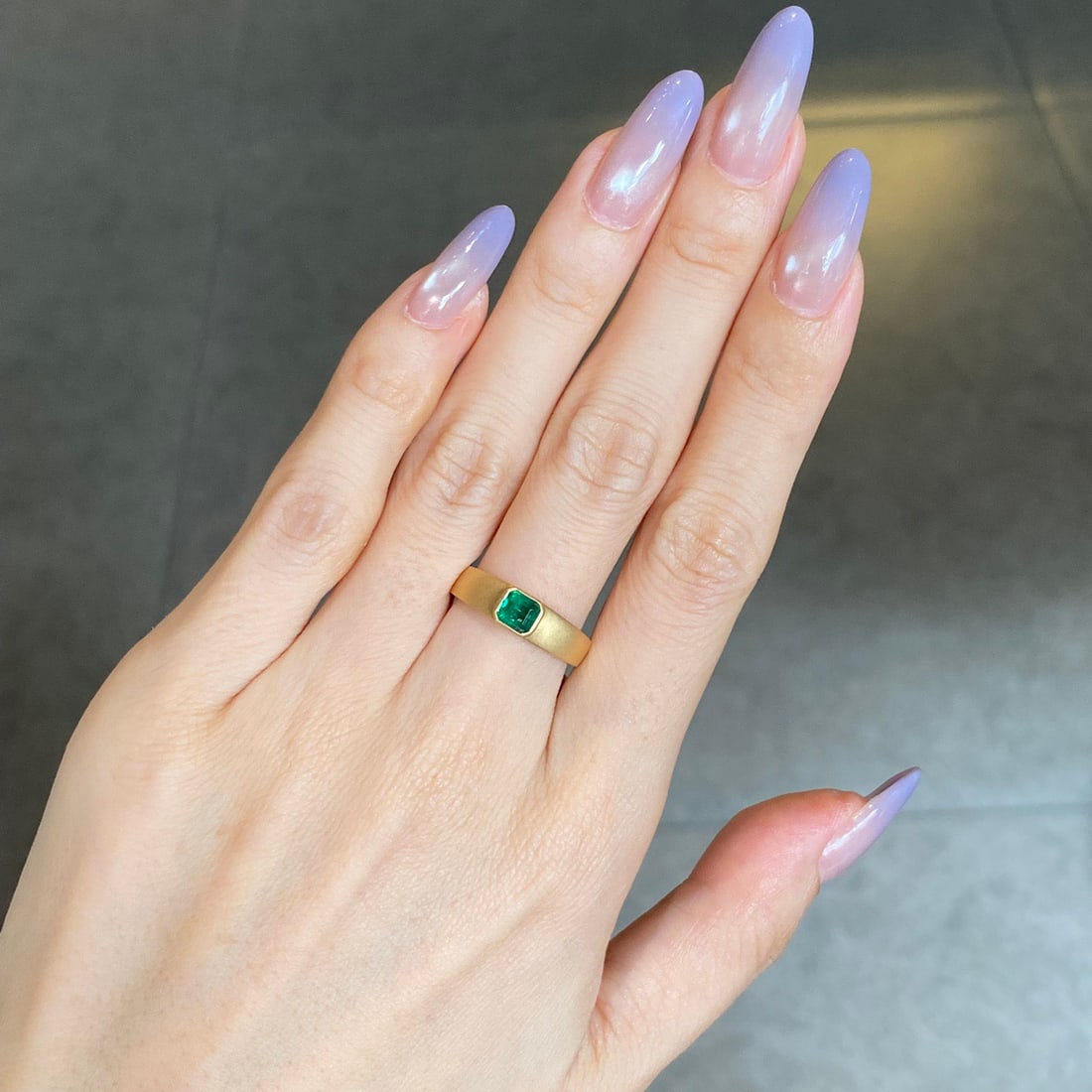 14k Gold 0.43 Ct Vivid Green Natural Emerald Ring - 7