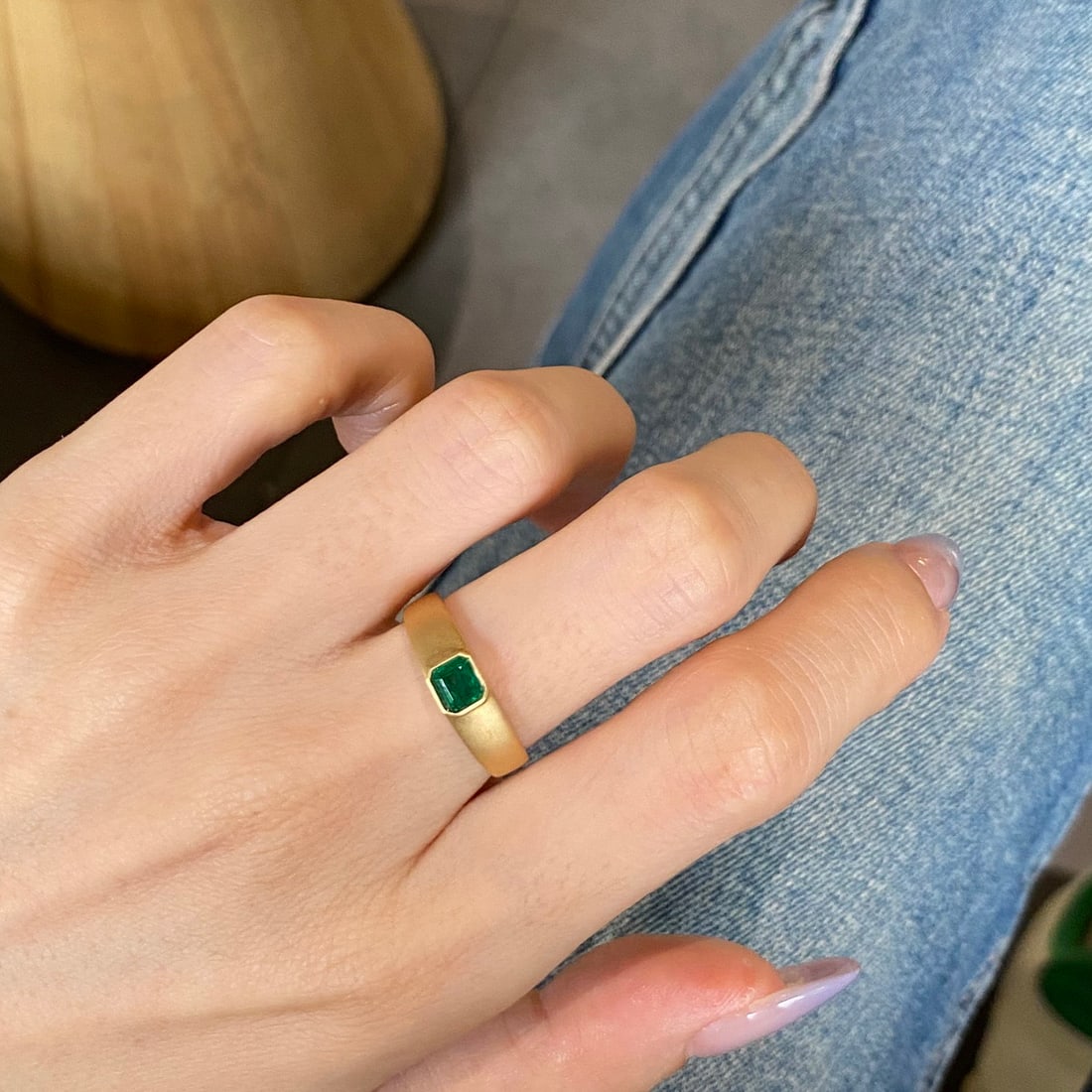 14k Gold 0.43 Ct Vivid Green Natural Emerald Ring - 8