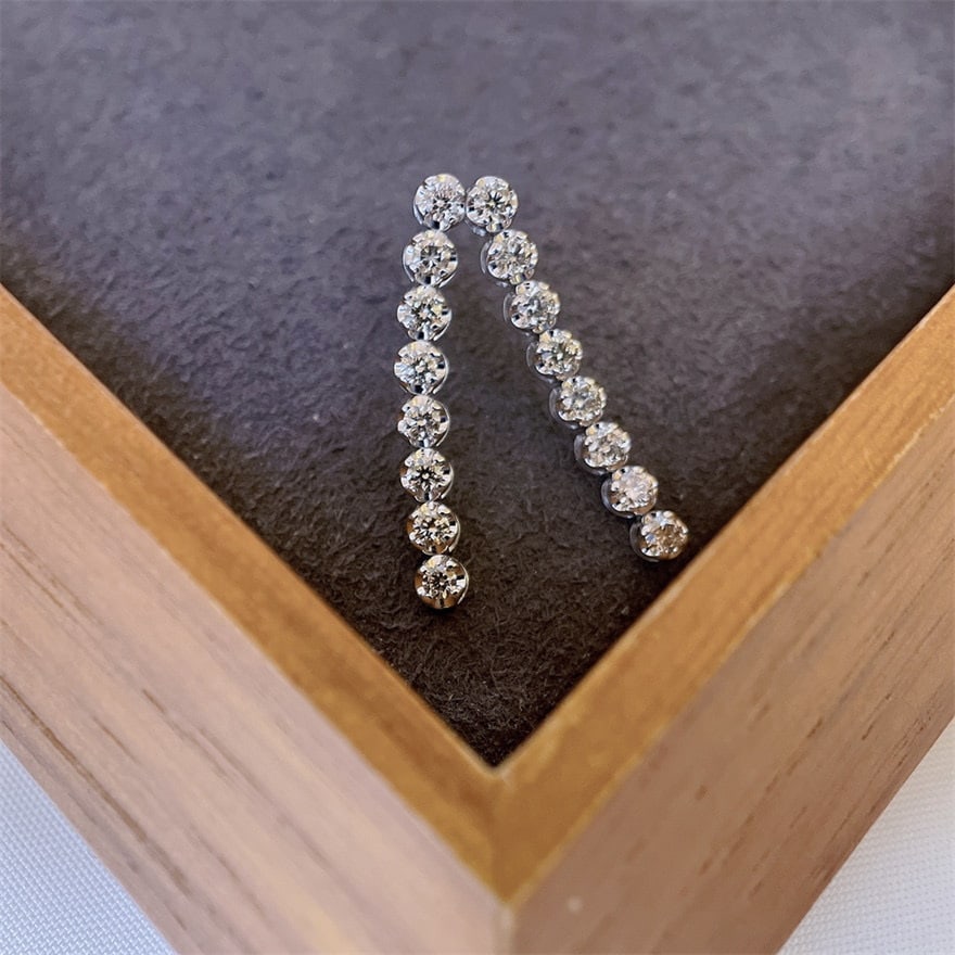 14k Gold 0.6 Ct Natural H Diamond Earrings: Ref:231114439 // gold content:14k gold // main gemstone:diamond // shape:round // carat weight:0. 6ct // clarity grade:vs-si // color:h // treatment:natural // cut grade:g // Condition: New Low
