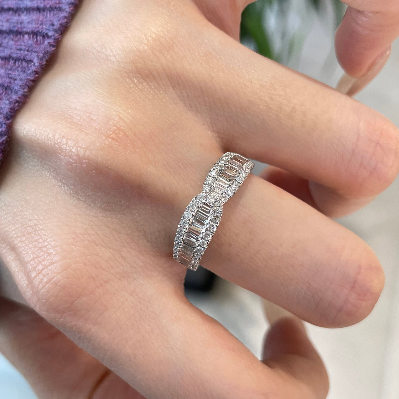 14k Gold 0.65 Ct Natural H Diamond Ring: Ref:231114444 // gold content:14k gold // ring size:7. 25us // // main gemstone:diamond // shape:multiple // carat weight:0. 65ct // clarity grade:vs-si // color:h // treatment:natural // Condition: