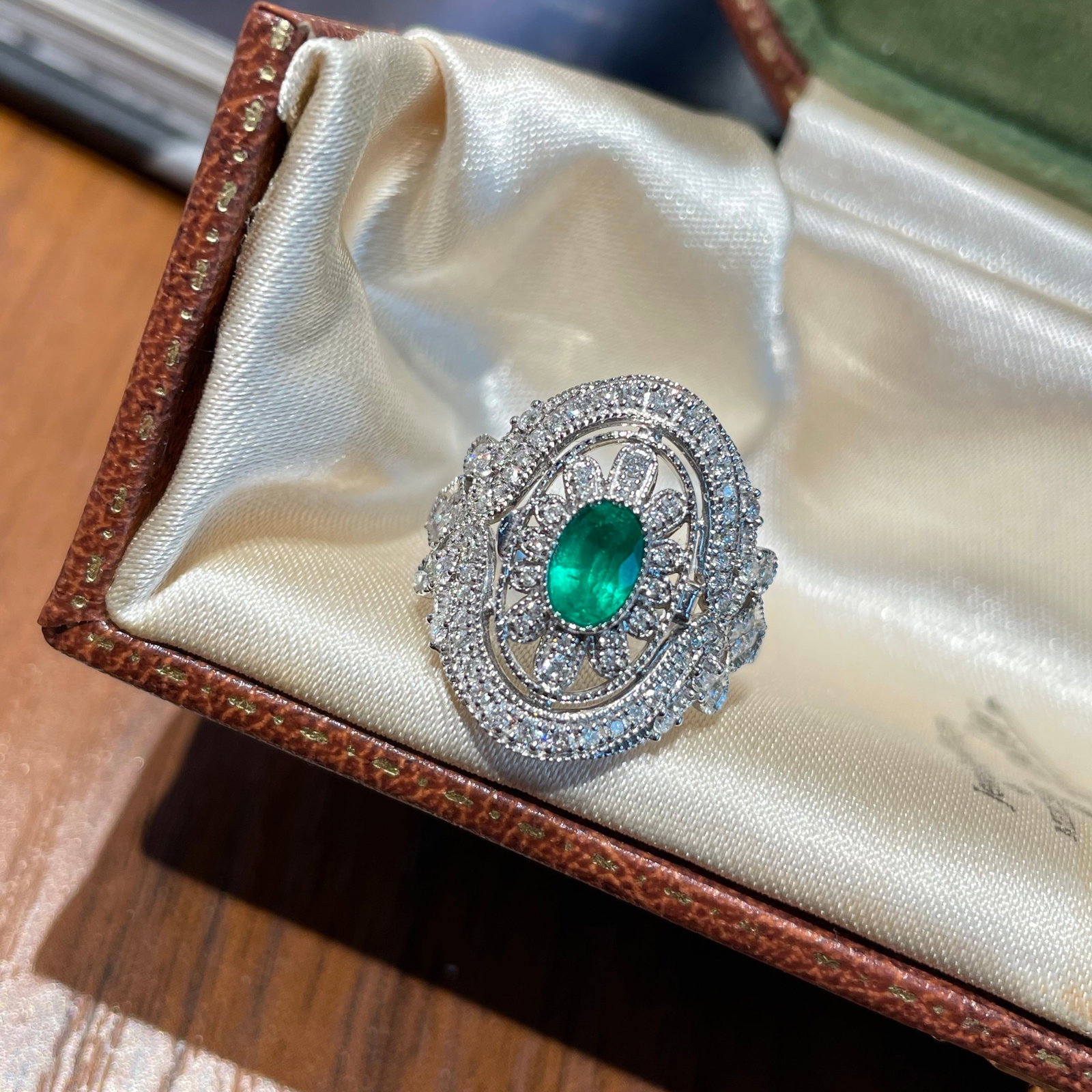 14k Gold 0.5 Ct Natural Emerald & Diamond Ring: Ref:231114446 // gold content:14k gold // ring size:7. 25us // // main gemstone:emerald // shape:oval // carat weight:0. 5ct // color:green // treatment:natural // // adjacent gemstone 2 : diamond //