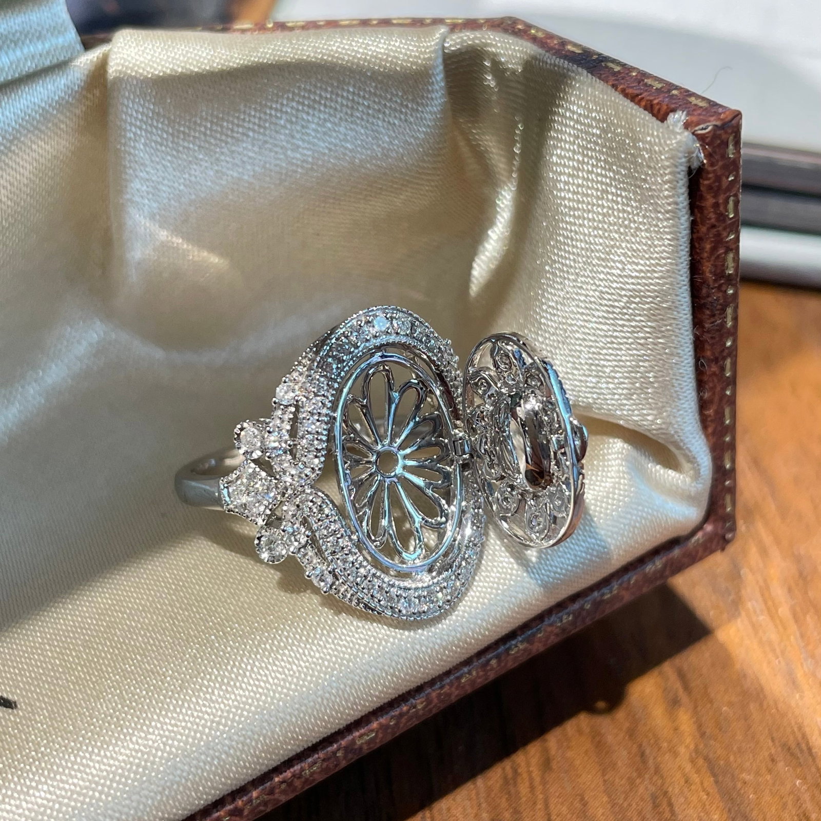14k Gold 0.5 Ct Natural Emerald & Diamond Ring - 2