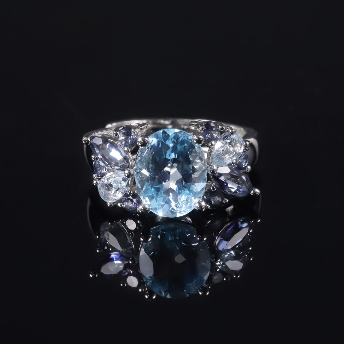 925 Sterling Silver Natural Topaz Ring: Ref:260821019 // gold content:925 sterling silver // ring size:7. 25us // // main gemstone:topaz // shape:oval // carat weight: // color:blue // treatment:natural // Condition: New Low Estimate: