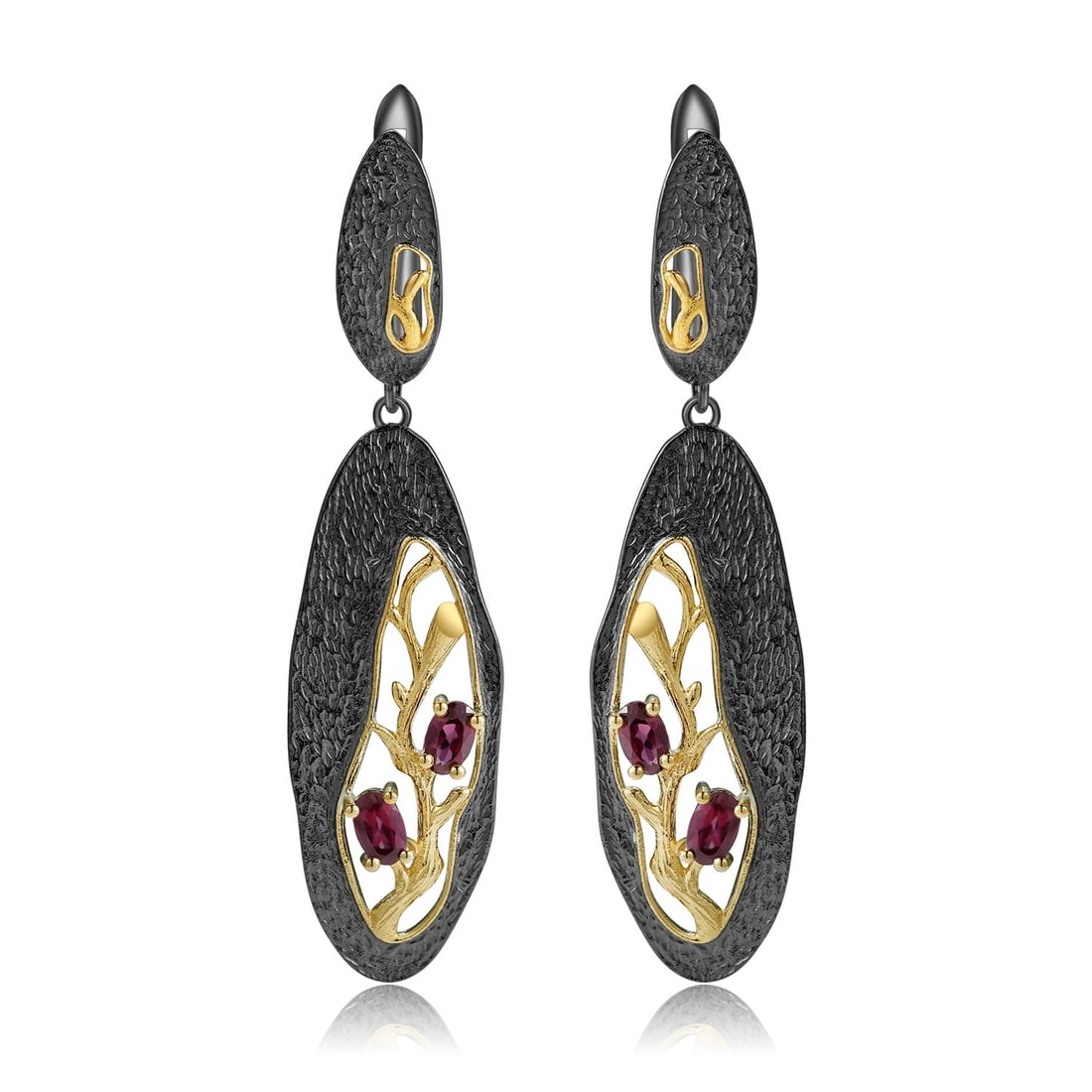 925 Sterling Silver Natural Garnet Earrings: Ref:260821219 // gold content:925 sterling silver // main gemstone:garnet // shape:oval // carat weight: // color:red // treatment:natural // Condition: New Low Estimate: 530.00 High Estimate: 800.00