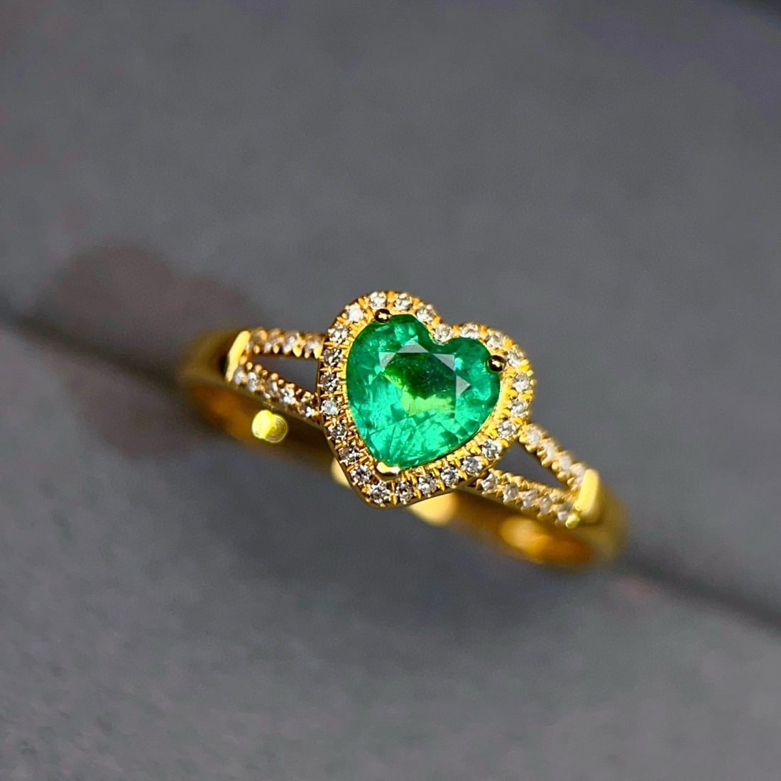 14k Gold 0.65 Ct Vivid Green Natural Emerald & Diamond Ring - 3