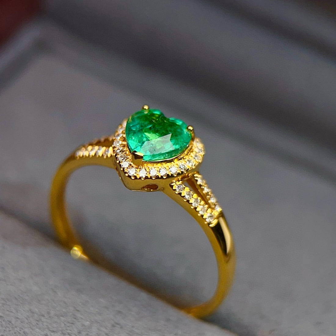 14k Gold 0.65 Ct Vivid Green Natural Emerald & Diamond Ring - 5