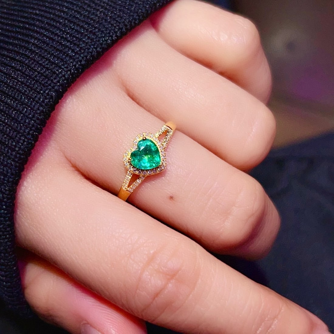 14k Gold 0.65 Ct Vivid Green Natural Emerald & Diamond Ring - 6
