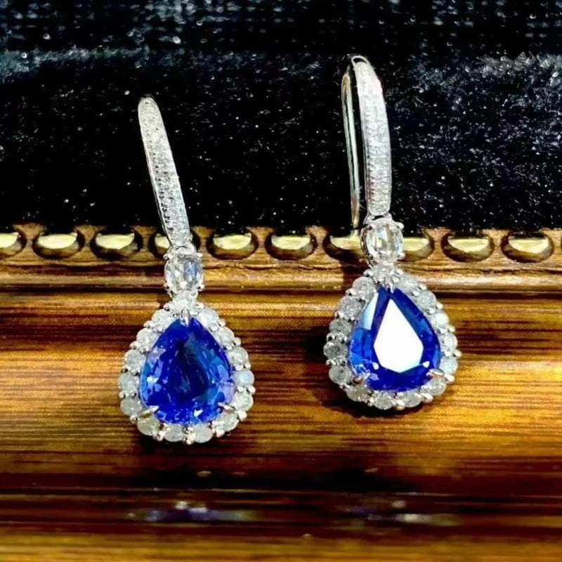 14k Gold 1.85 Ct Natural Sapphire & Diamond Earrings: Ref:230967020 // gold content:14k gold // main gemstone:sapphire // shape:pear // carat weight:1. 85ct // color:royal blue // treatment:natural // // adjacent gemstone 2 : diamond // shape:round //