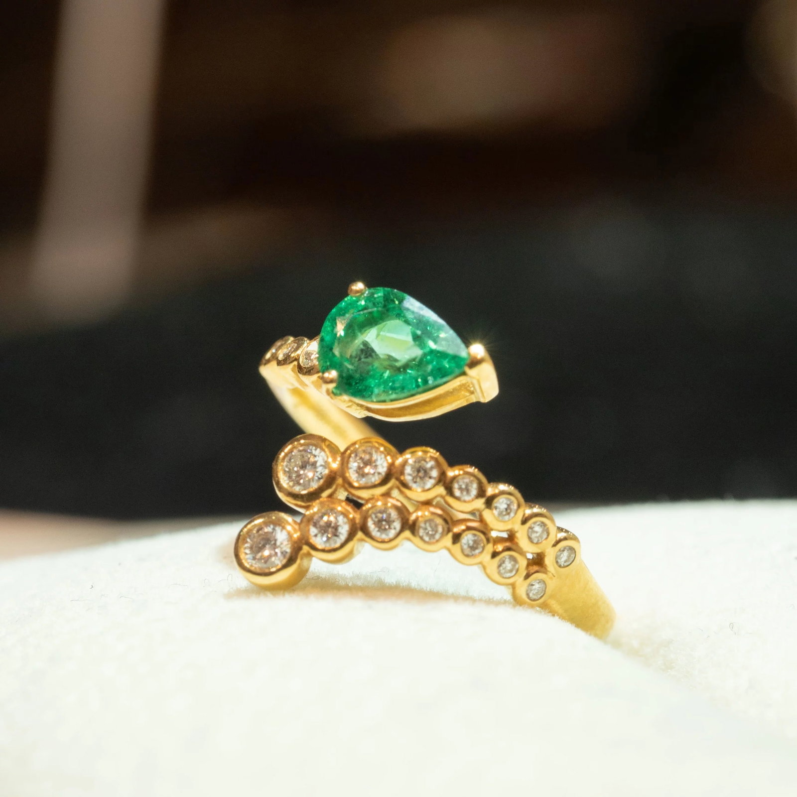 14k Gold 0.79 Ctw Natural Emerald & Diamond Ring - 5