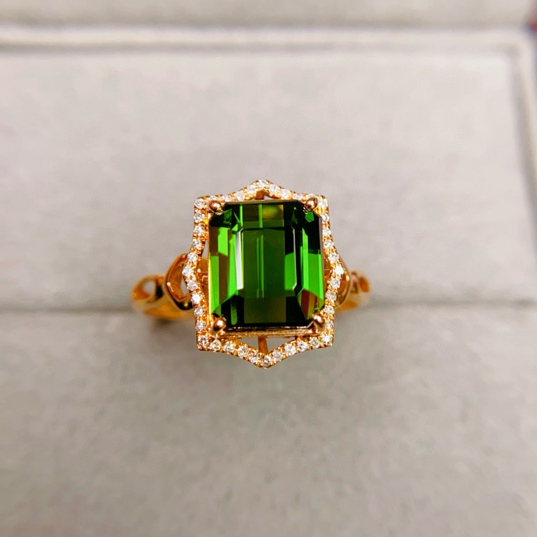 14k Gold 3.52 Ctw Natural Tourmaline & Diamond Ring: Ref:230967035 // gold content:14k gold // ring size:7. 25us // // main gemstone:tourmaline // shape:octagonal // carat weight:3. 4ct // color:green // treatment:natural // // adjacent gemstone 2 :