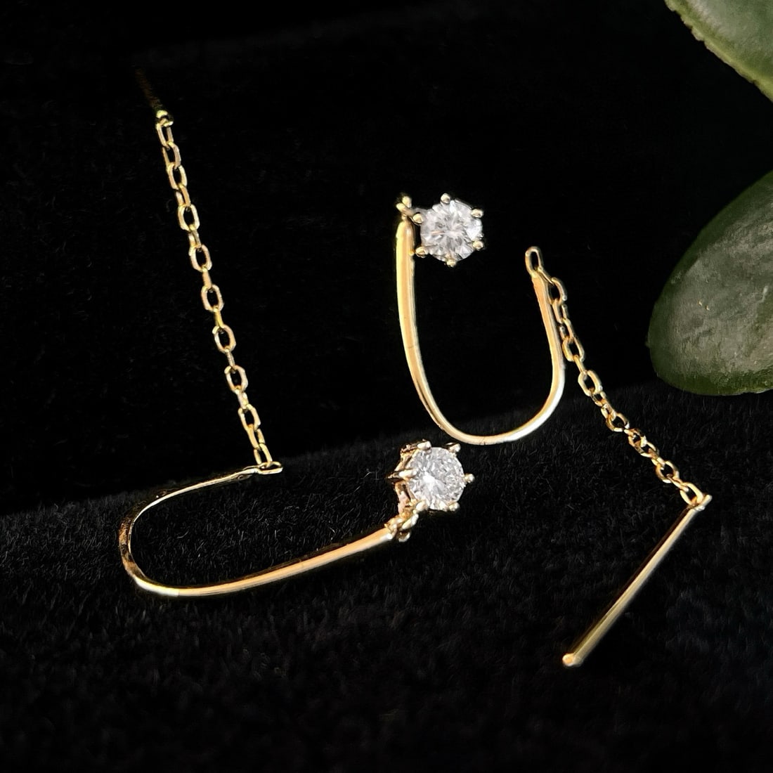 14k Gold 0.2 Ct Natural H Diamond Earrings: Ref:230967040 // gold content:14k gold // main gemstone:diamond // shape:round // carat weight:0. 2ct // clarity grade:vs-si // color:h // treatment:natural // cut grade:g // Low Estimate: 1200
