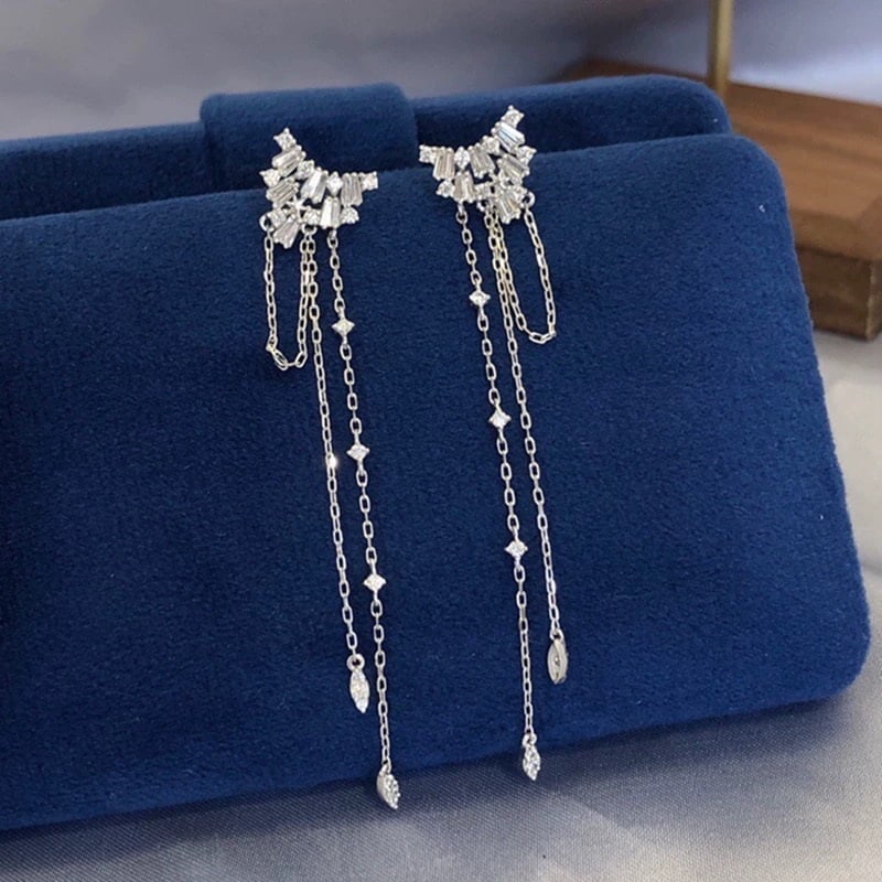 14k Gold 0.66 Ct Natural H Diamond Earrings: Ref:230967052 // gold content:14k gold // main gemstone:diamond // shape:multiply // carat weight:0. 66ct // clarity grade:vs-si // color:h // treatment:natural // High Estimate: 5300 Low Estimate: