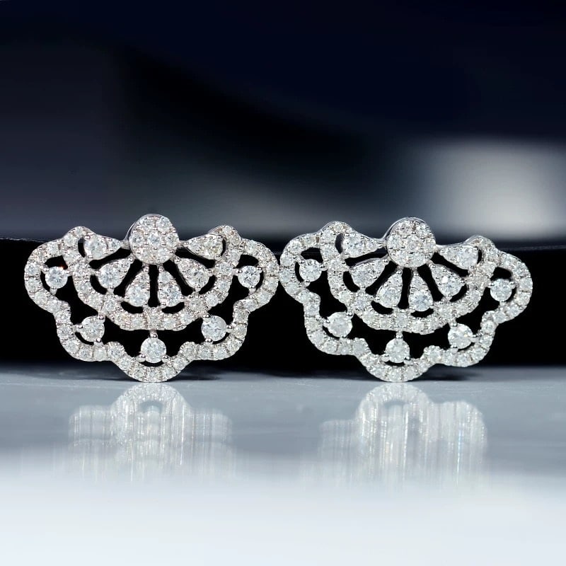 14k Gold 1.06 Ct Natural H Diamond Earrings: Ref:230967050 // gold content:14k gold // main gemstone:diamond // shape:round // carat weight:1. 06ct // clarity grade:vs-si // color:h // treatment:natural // cut grade:g // High Estimate: 6300