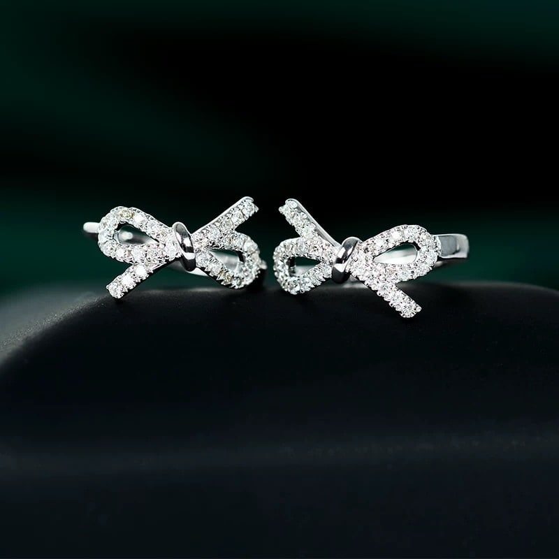 14k Gold 0.16 Ct Natural H Diamond Earrings: Ref:230967072 // gold content:14k gold // main gemstone:diamond // shape:round // carat weight:0. 16ct // clarity grade:vs-si // color:h // treatment:natural // cut grade:g // High Estimate: 3000